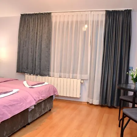 за гости тони и крис בית הארחה