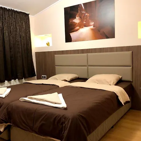 за гости тони и крис 3*