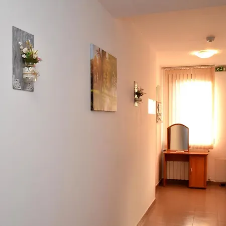 за гости тони и крис 게스트하우스 데빈