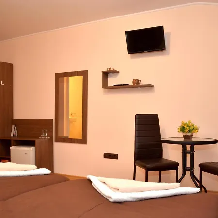 за гости тони и крис 3* Devin