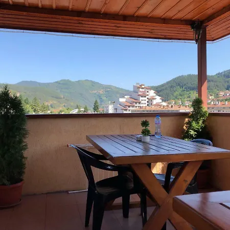 за гости тони и крис Guest house *