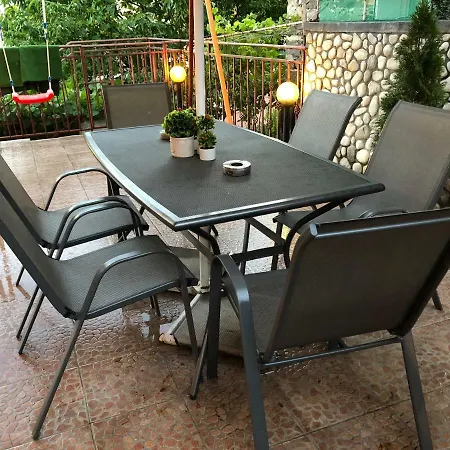 за гости тони и крис 3* Devin