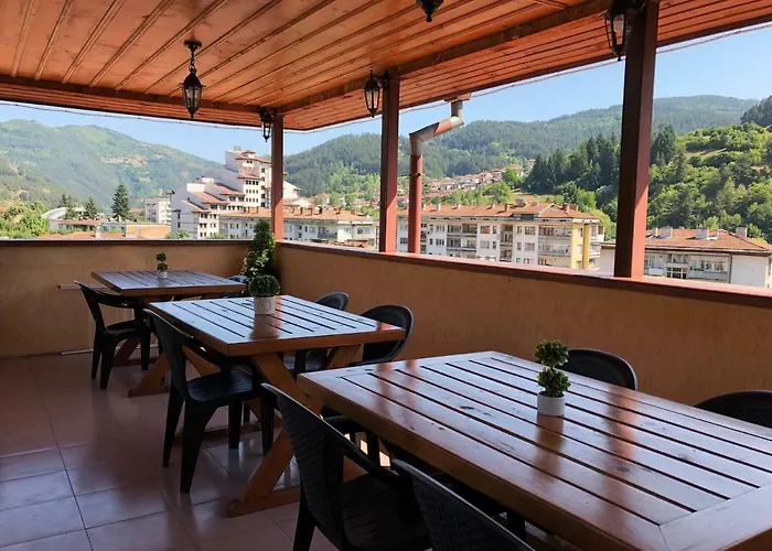 за гости тони и крис 3* דבין